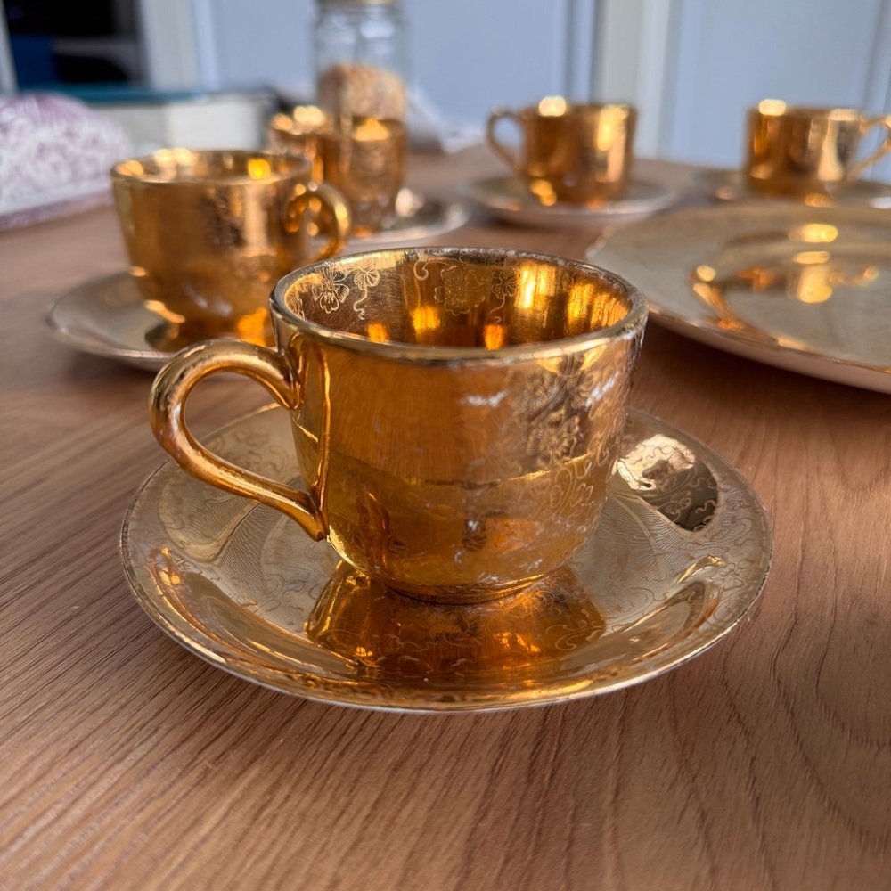 Espresso Lady Hamilton 22 kt Gold Warranted 13 Piece Set